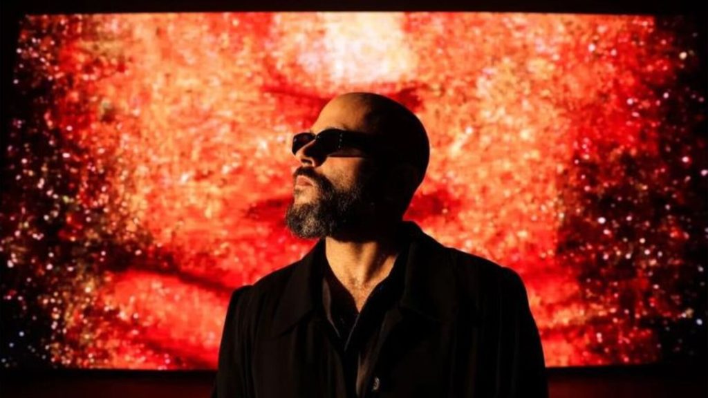 Gharam Electric dans le clip Maydani (Medina Blues)
